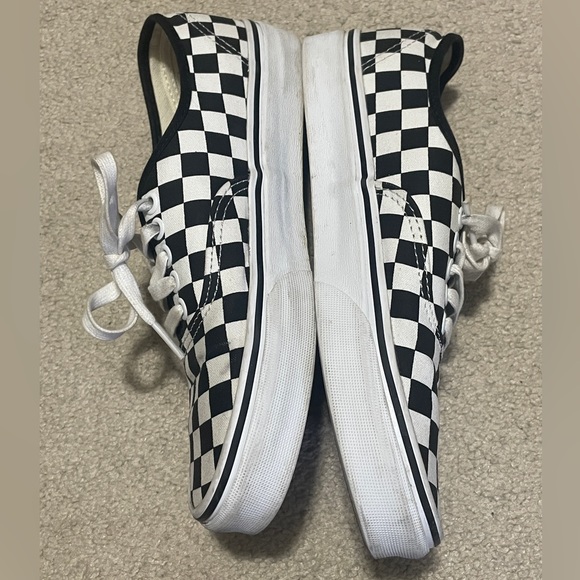 Vans black and white checkerboard sneakers with laces - Picture 2 of 6